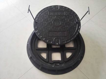 旋扣(kou)式防墜井蓋